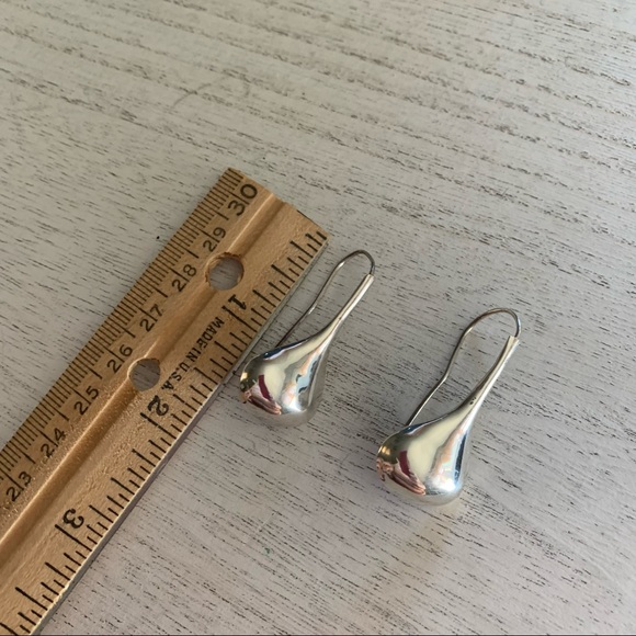 🧡 Silver Teardrop Earrings - Picture 4 of 7
